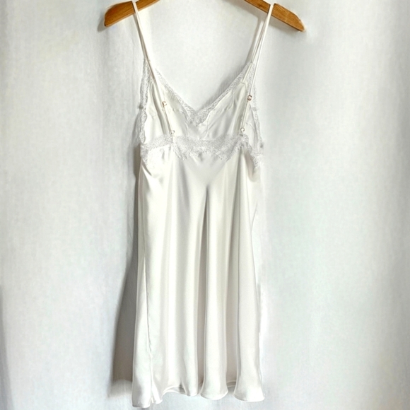 Victoria’s Secret White Floral Lace Slip Dress - Picture 6 of 16